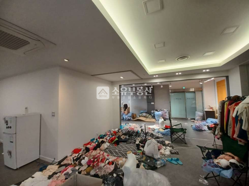 경기 수원권선구 권선동 깔끔한 화장실 인테리어 잘되어있는 무권리 사무실 월세 매물번호 10015 사진 1