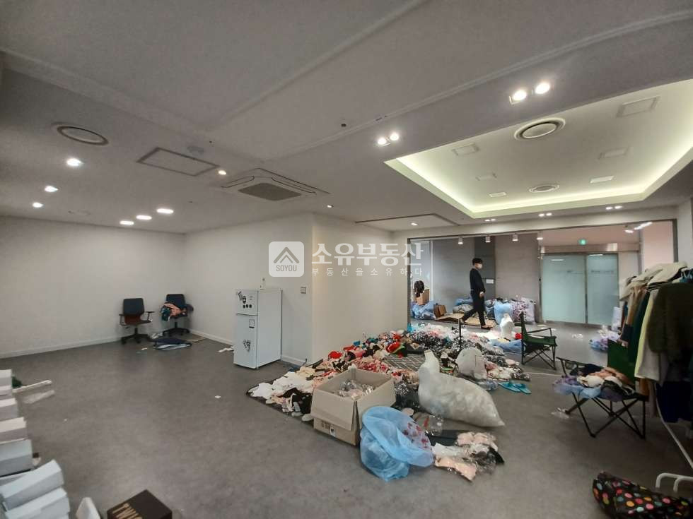 경기 수원권선구 권선동 깔끔한 화장실 인테리어 잘되어있는 무권리 사무실 월세 매물번호 10015 사진 3