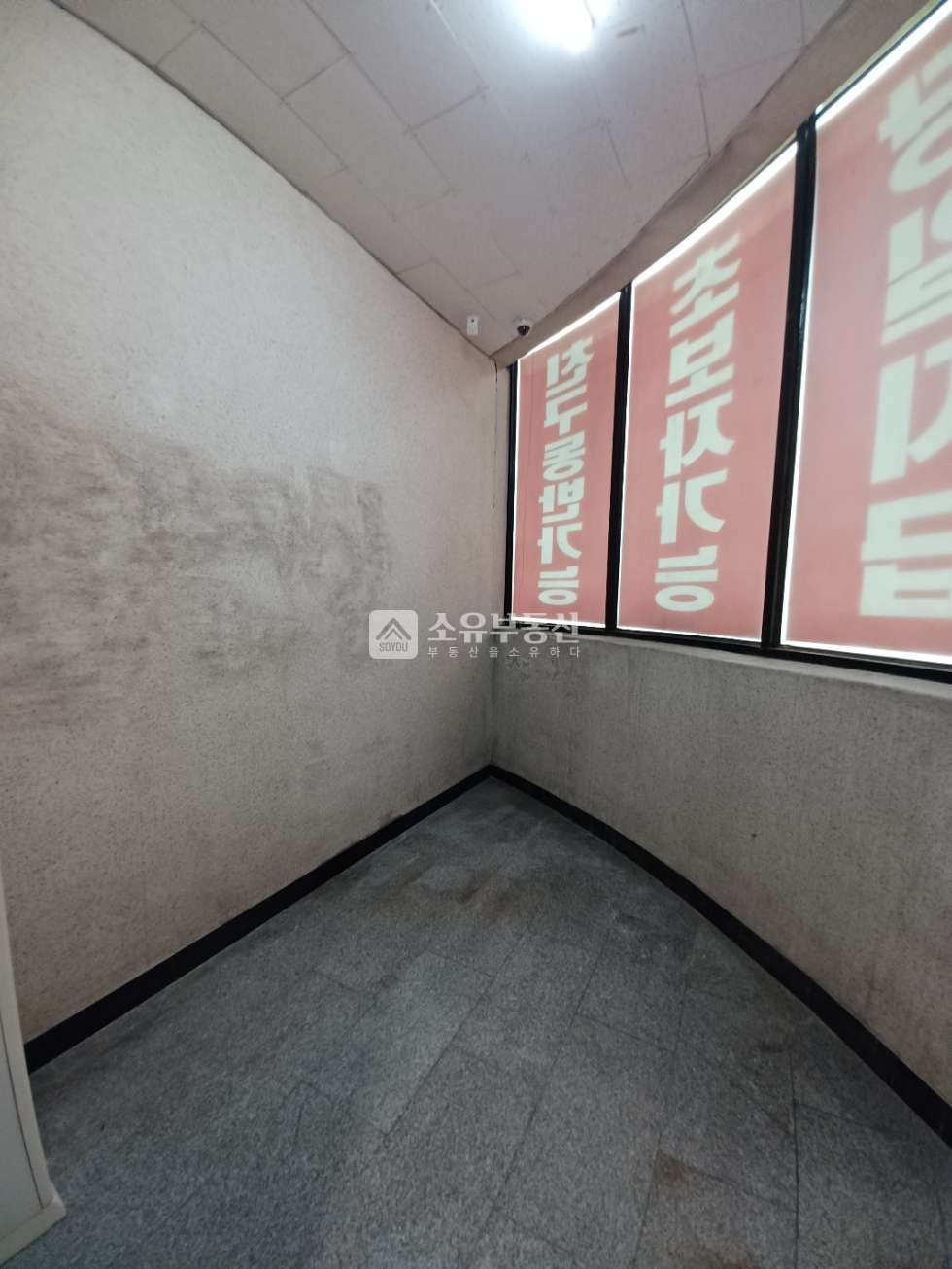 경기 수원권선구 권선동 깔끔한 화장실 인테리어 잘되어있는 무권리 사무실 월세 매물번호 10015 사진 10